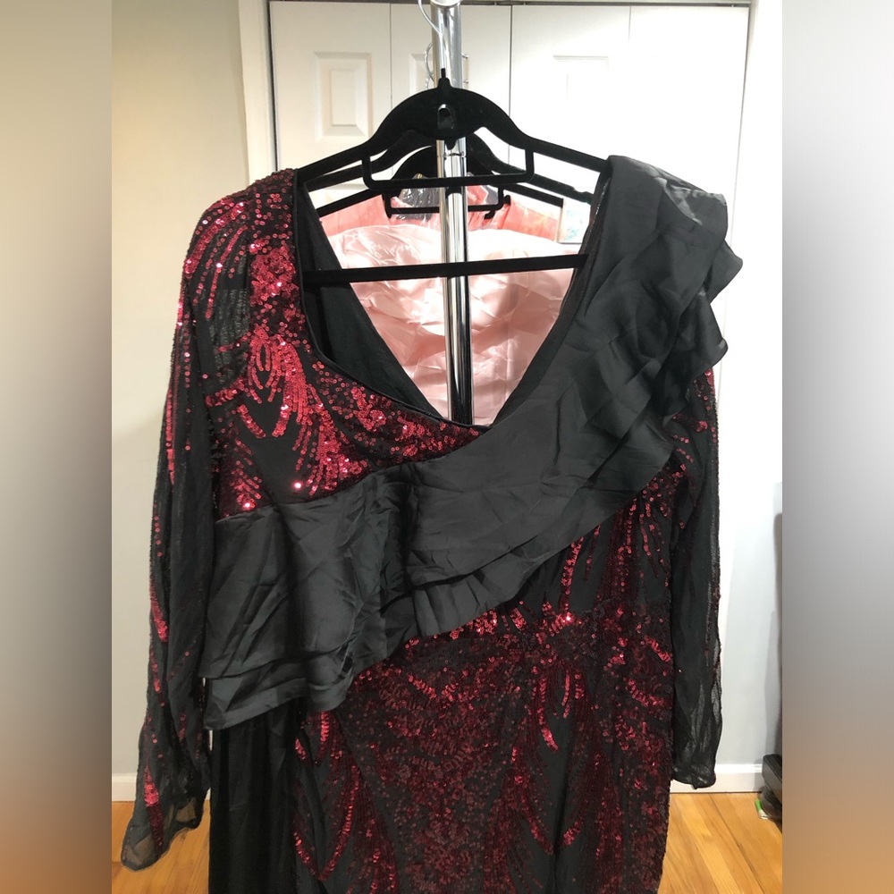 Plus Size Asymmetrical Ruffle Trim Mermaid Hem Graphic Sequin Formal Dress - Picture 5 of 11